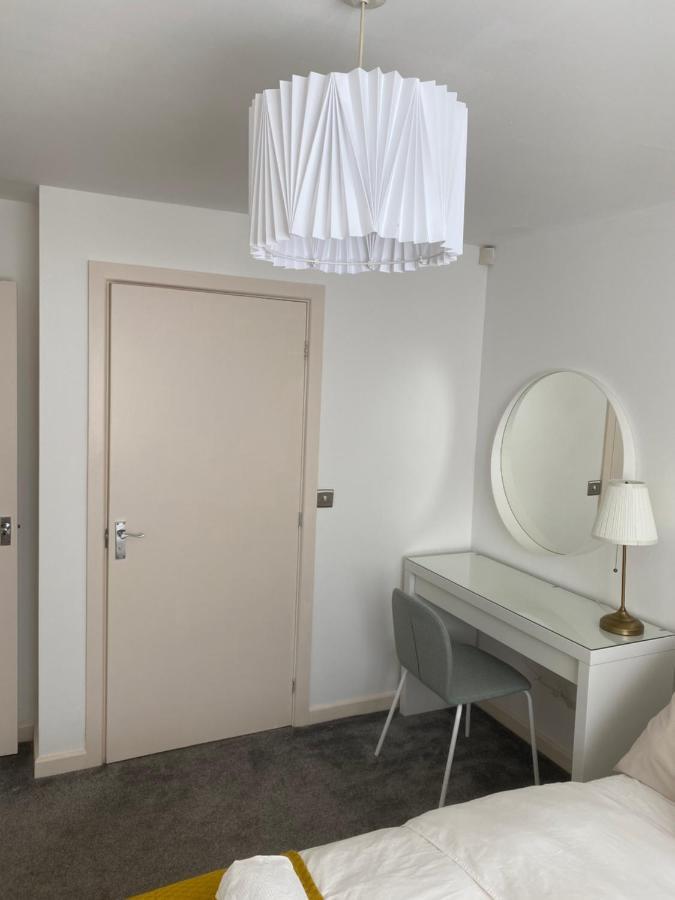 Marine Viewing 2 Bedrooms Flat Manchester Exterior foto